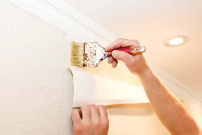 Pose de papier peint à Féneyrols — revêtements muraux et toiles de verre